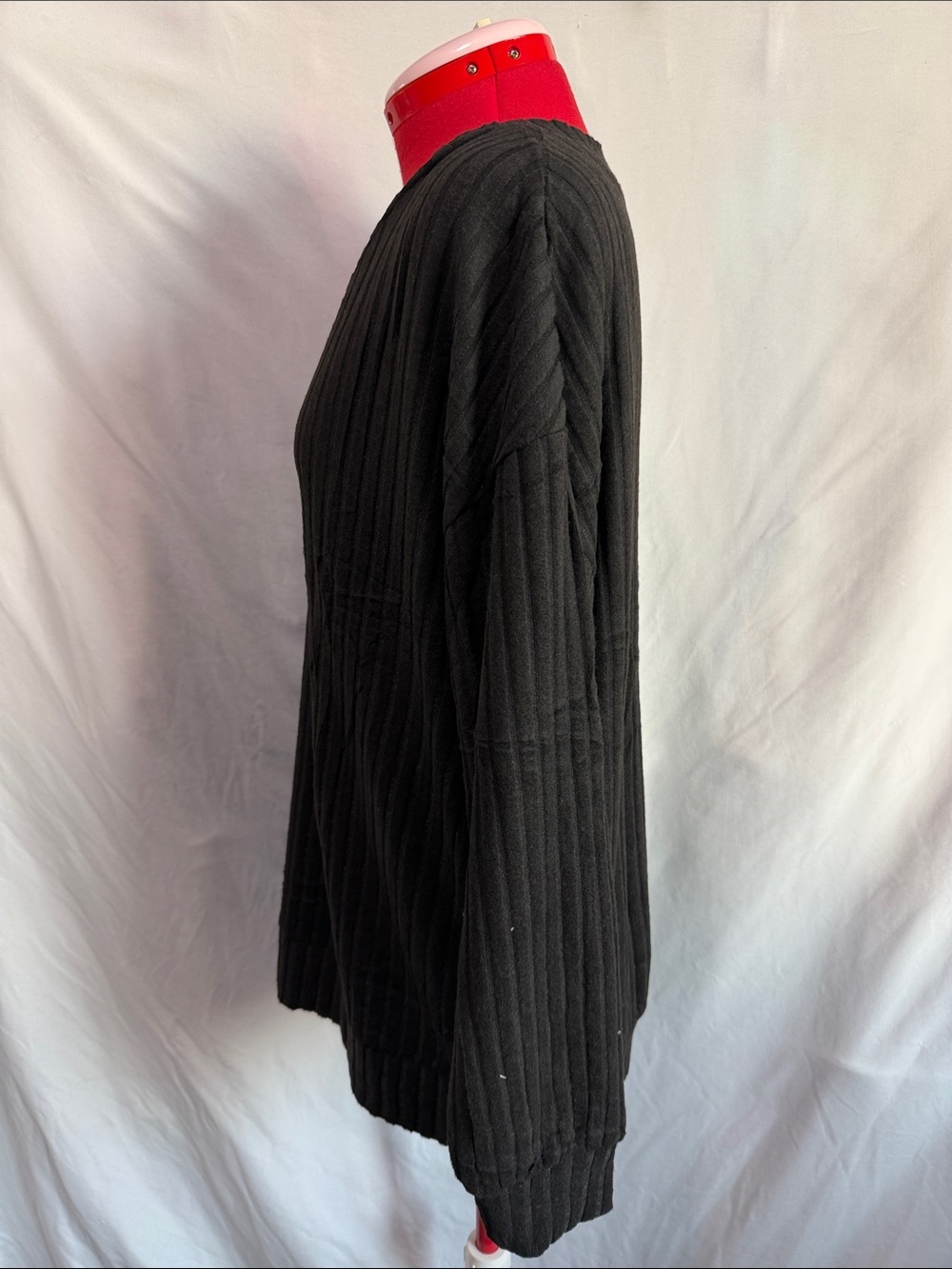 Classic V-Neck Ribbed Sweater - LL49 - Picture 2 of 6